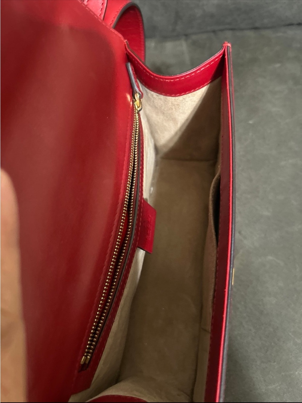 Gucci Red Leather Shoulder Bag with Green-Red Web Strap and Gold Chain - Picture 4 of 8